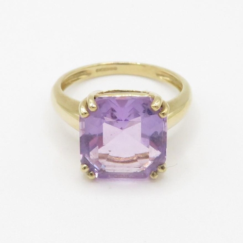 75 - 9ct gold assher cut amethyst set solitaire ring (2.2g) Size  M