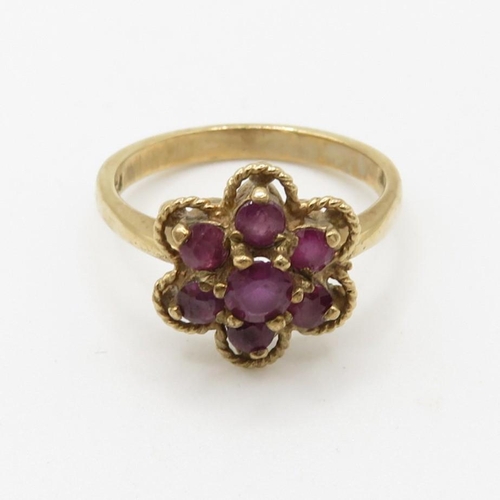 94 - 9ct gold vintage ruby set floral cluster ring (3g) Size  L