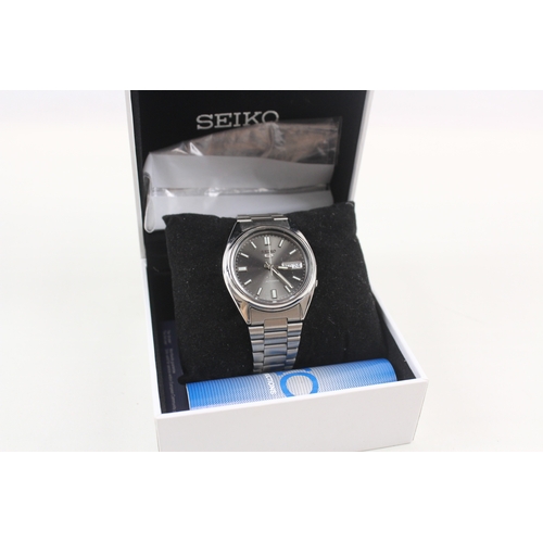 379 - Men's Seiko 5 Stainless Steel Watch Automatic WATCH RUNS