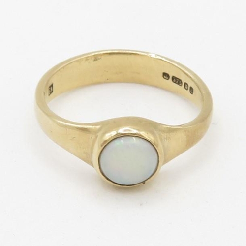 71 - 9ct gold round opal single stone ring (2.4g) Size  L 1/2