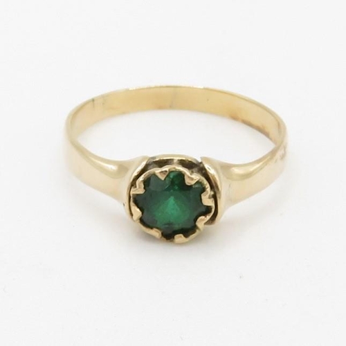 78 - 9ct gold green gemstone set solitaire ring (2.2g) Size  N