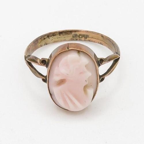 98 - 9ct rose gold antique conch shell carved cameo ring (2g) Size  O