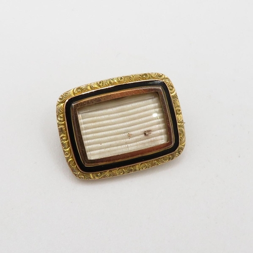 35 - 9ct gold enamelled brooch (4.6g)