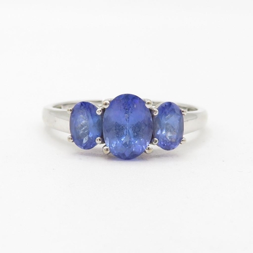 39 - 14ct gold three stone tanzanite ring (3.6g) Size  W