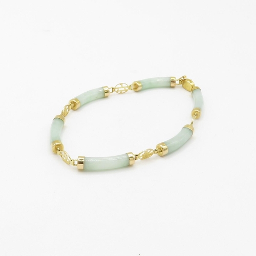 10 - 14ct gold green jade panel bracelet (1.8g)