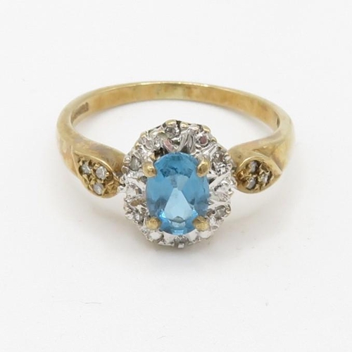 100 - 9ct gold diamond and blue topaz set cluster ring (3.2g) Size  O 1/2