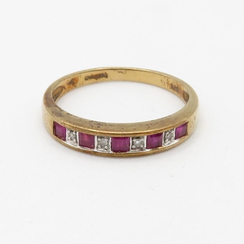 113 - 9ct gold diamond and square cut ruby set nine stone eternity ring (2g) Size  O