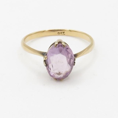 142 - 9ct gold vintage claw set oval cut amethyst solitaire ring (1.4g) Size  M