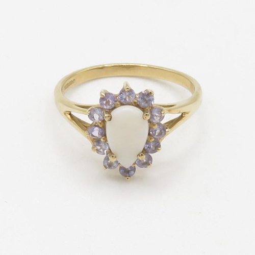 16 - 9ct gold opal & tanzanite cluster ring (2g) Size  N