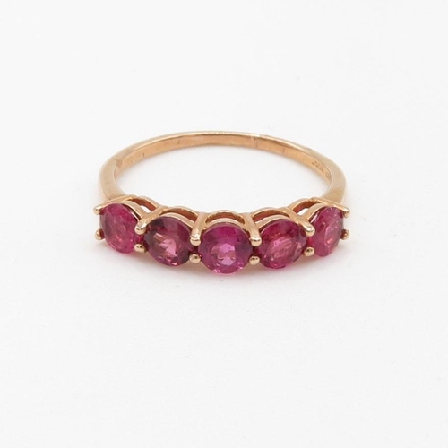 186 - 10kt rose gold pink tourmaline five stone eternity ring (1.9g) Size  O