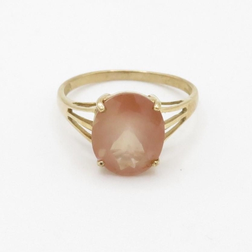 8 - 9ct gold peach sunstone single stone ring (2.2g) Size  N