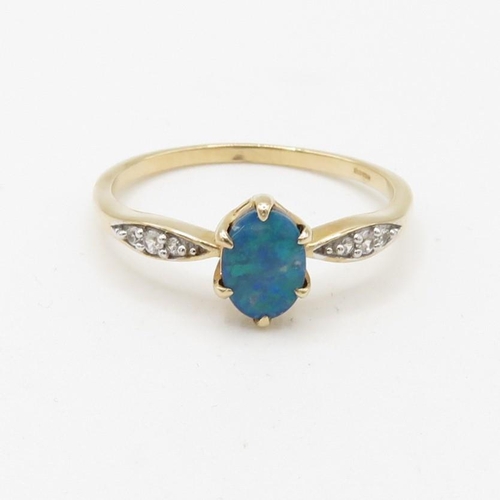 84 - 9ct gold white sapphire accented blue opal doublet set dress ring (1.9g) Size  S