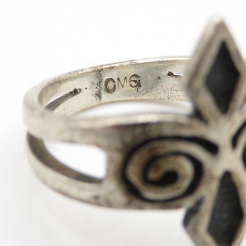 262 - Ola Gorie Sterling Silver Celtic Brooch & Ring inc. Agate x 2 16g