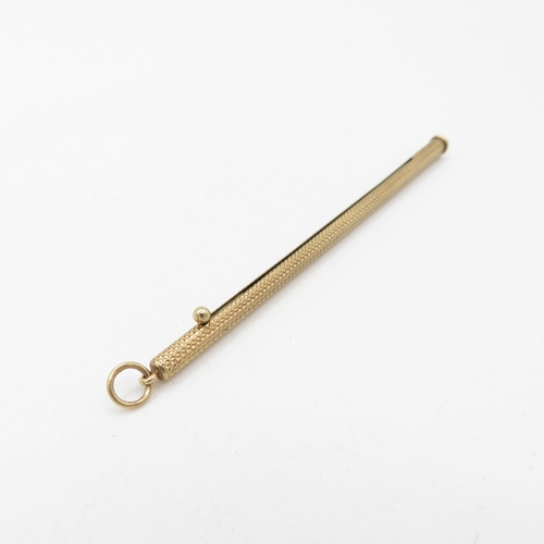 1 - 9ct Gold Swizel Stick (3.4g)