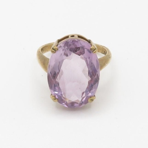 64 - 9ct gold amethyst cocktail ring (5.6g) Size O