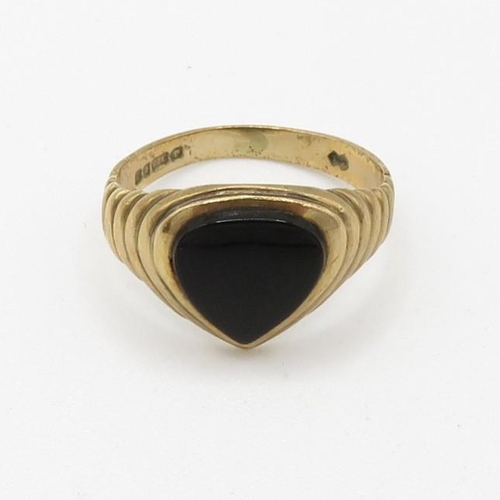 66 - 9ct gold black onyx signet ring (2.4g) AS SEEN - MISSHAPEN Size L