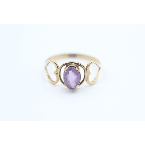 10 - 9ct gold heart shoulder accented oval cut amethyst set ring (1.2g) Size M