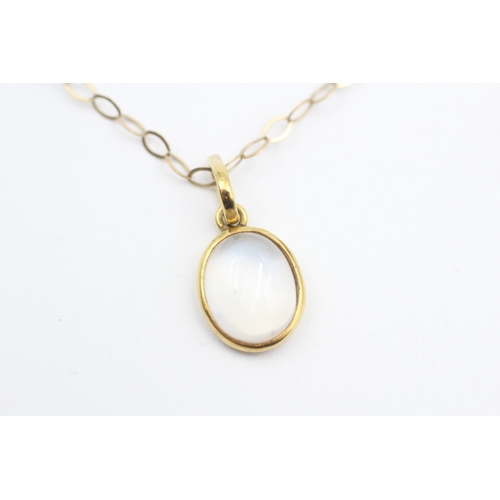 16 - 9ct gold cabochon moonstone set pendant necklace (2.2g)