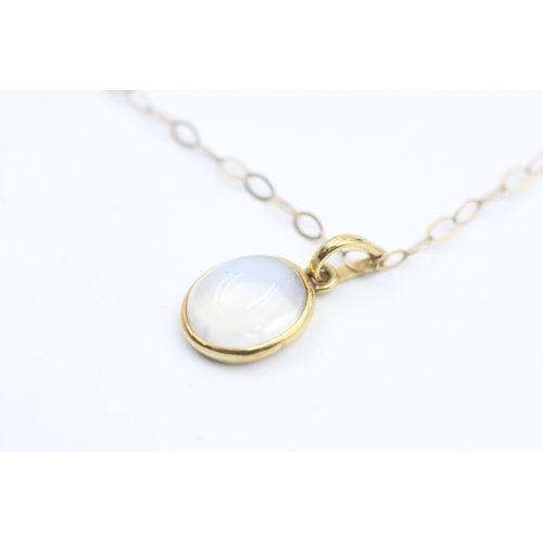 16 - 9ct gold cabochon moonstone set pendant necklace (2.2g)