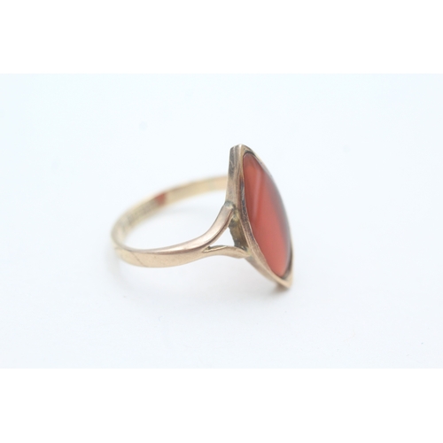 52 - 9ct gold antique carnelian dress ring, hallmarked: Chester 1918 (2.6g) Size P 1/2