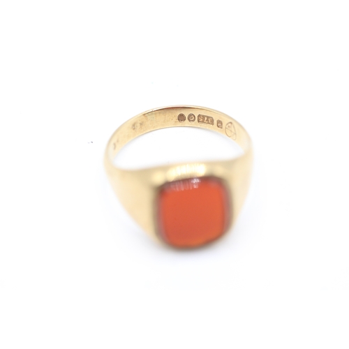 58 - 9ct gold vintage carnelian cushion shaped signet ring (2.6g) Size M