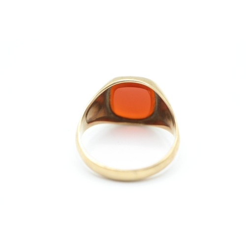 58 - 9ct gold vintage carnelian cushion shaped signet ring (2.6g) Size M