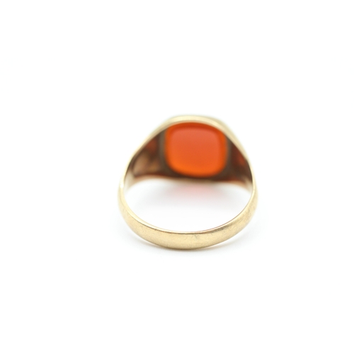 58 - 9ct gold vintage carnelian cushion shaped signet ring (2.6g) Size M