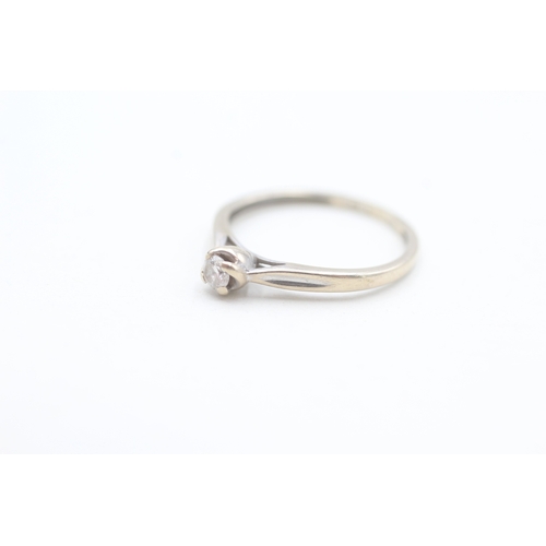 6 - 9ct white gold diamond set solitaire ring (1.3g) Size K