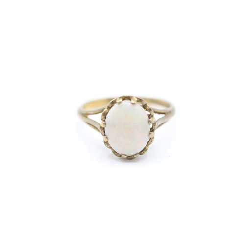 60 - 9ct gold vintage opal dress ring (2g) Size N 1/2