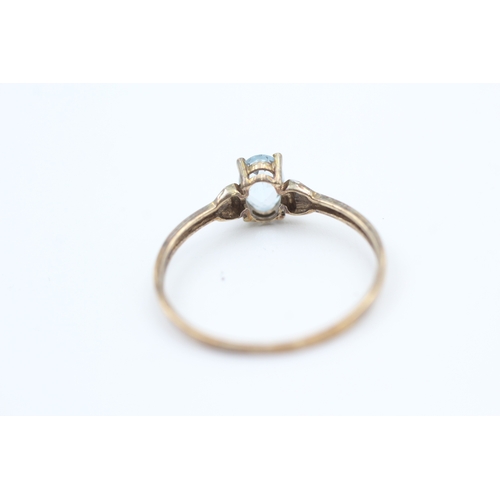 8 - 9ct gold oval cut blue topaz set solitaire ring (0.9g) Size P