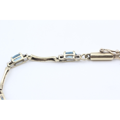 9 - 10kt gold blue topaz set station bracelet (3.8g)