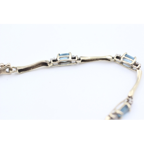 9 - 10kt gold blue topaz set station bracelet (3.8g)