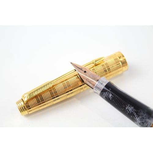 393 - Vintage Parker 75 Gold Plated Fountain Pen w/ 14ct Gold Nib WRITING