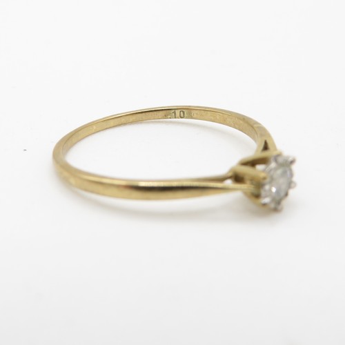 19 - 9ct gold diamond solitaire ring (1g) Size O 1/2