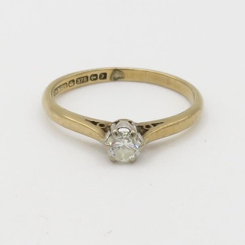 64 - 9ct gold round brilliant diamond single stone ring (1.4g) Size  K