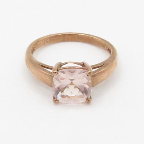 75 - 9ct gold morganite single stone ring (1.8g) Size  J 1/2