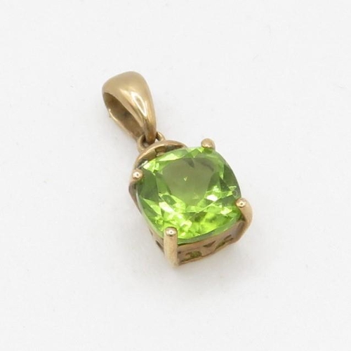 79 - 9ct gold diamond and peridot drop pendant (0.8g)