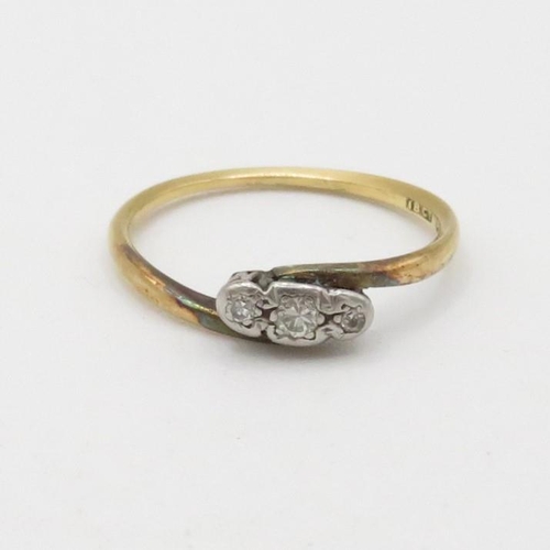 98 - 18ct gold & platinum vintage diamond three stone ring (1.8g)Size  N