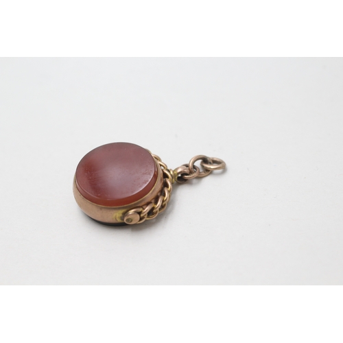 100 - 9ct gold carnelian and agate spinner fob (6.9g)