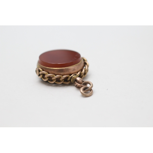 100 - 9ct gold carnelian and agate spinner fob (6.9g)