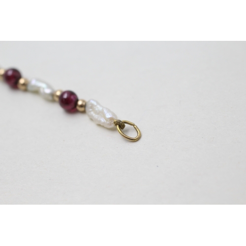 103 - 9ct gold rice pearl and garnet bracelet (3g)