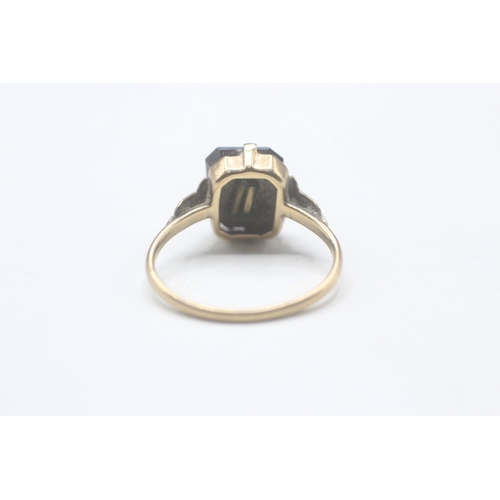 11 - 9ct gold vintage initial 'D' black onyx dress ring (1.6g) Size  K