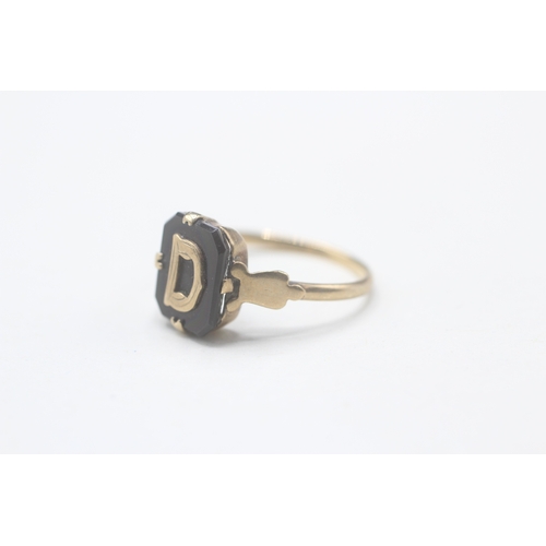 11 - 9ct gold vintage initial 'D' black onyx dress ring (1.6g) Size  K