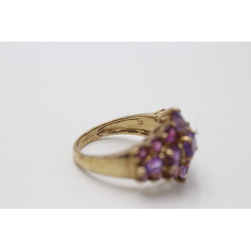 110 - 9ct gold amethyst & purple garnet dress ring (4.4g) Size  M