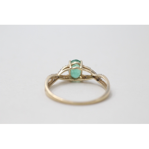 112 - 9ct gold emerald & diamond dress ring (1.5g) Size  Q