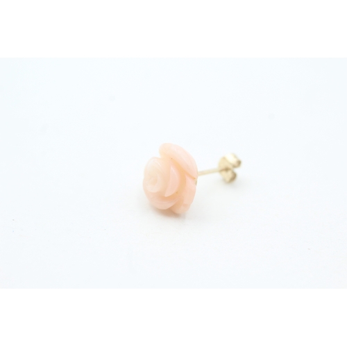 16 - 9ct gold carved rose coral stud earrings (1.7g)