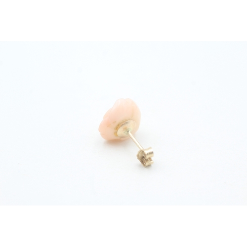 16 - 9ct gold carved rose coral stud earrings (1.7g)