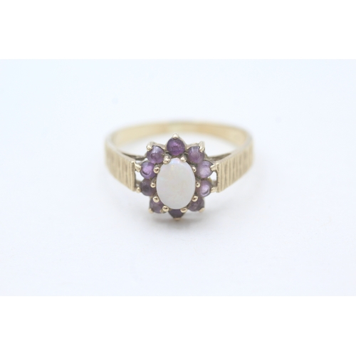 25 - 9ct gold vintage opal & amethyst dress ring with bark patterned shoulders (2.7g) Size  R