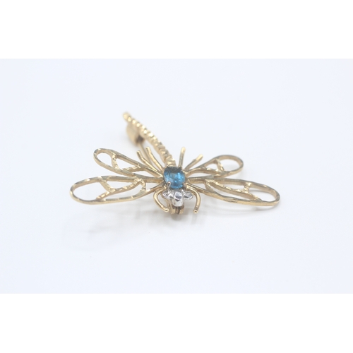 31 - 9ct gold blue topaz & diamond dragonfly brooch (4g)