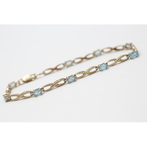 40 - 9ct gold topaz bracelet (5g)